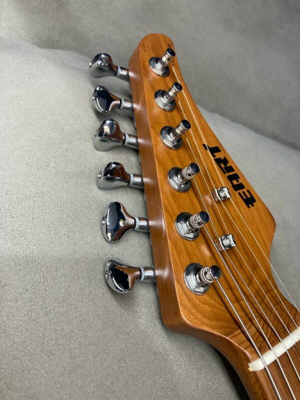Guitarra EART NK-C3 HSS - Image 4